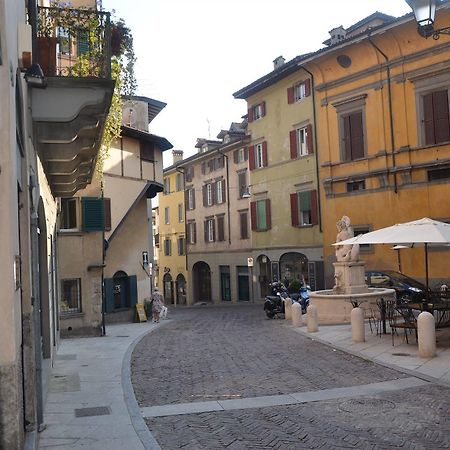 Casa Vacanza Fontana Del Delfino Бергамо Екстер'єр фото